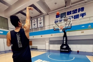 北京球员丘天晒训练照：汗是情绪的解药！下个赛季从今天开始！