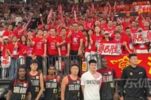 从没有放弃过心中的理想！深圳主场球迷赛后齐声唱响《海阔天空》