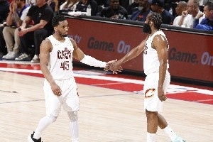 不管是谁 帮帮主力吧！哈登米切尔表现不佳 骑士亟需角色球员贡献